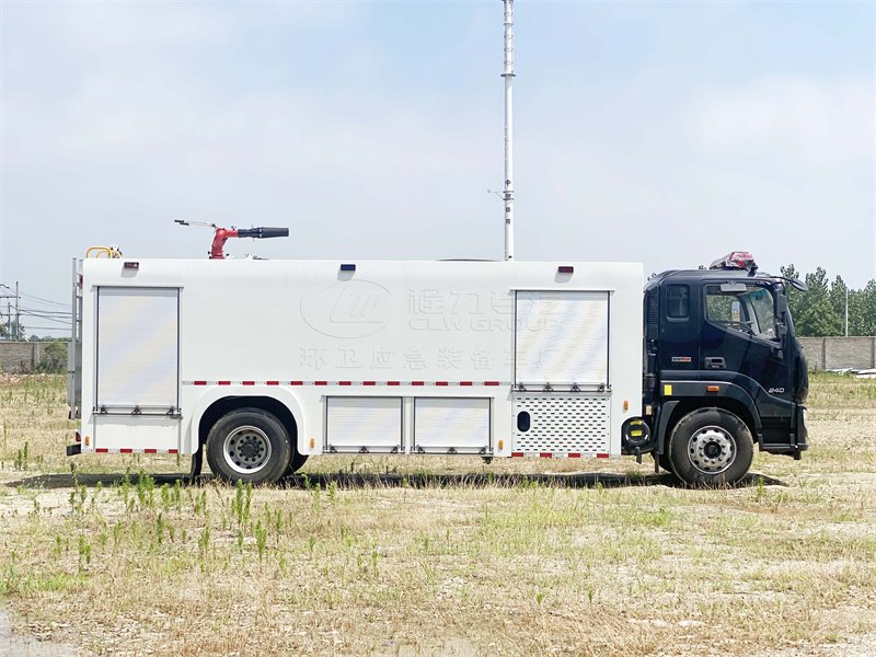 勾臂式垃圾车出车前检查：勾臂、锁紧、液压支腿与滚轮状态判定